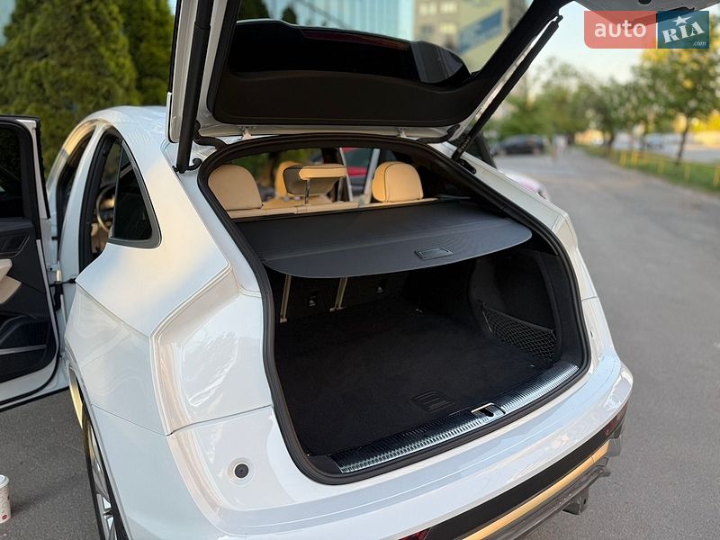 Внедорожник / Кроссовер Audi Q5 2021 в Киеве