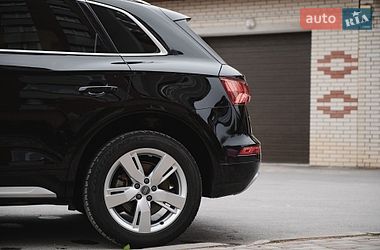 Внедорожник / Кроссовер Audi Q5 2019 в Тернополе