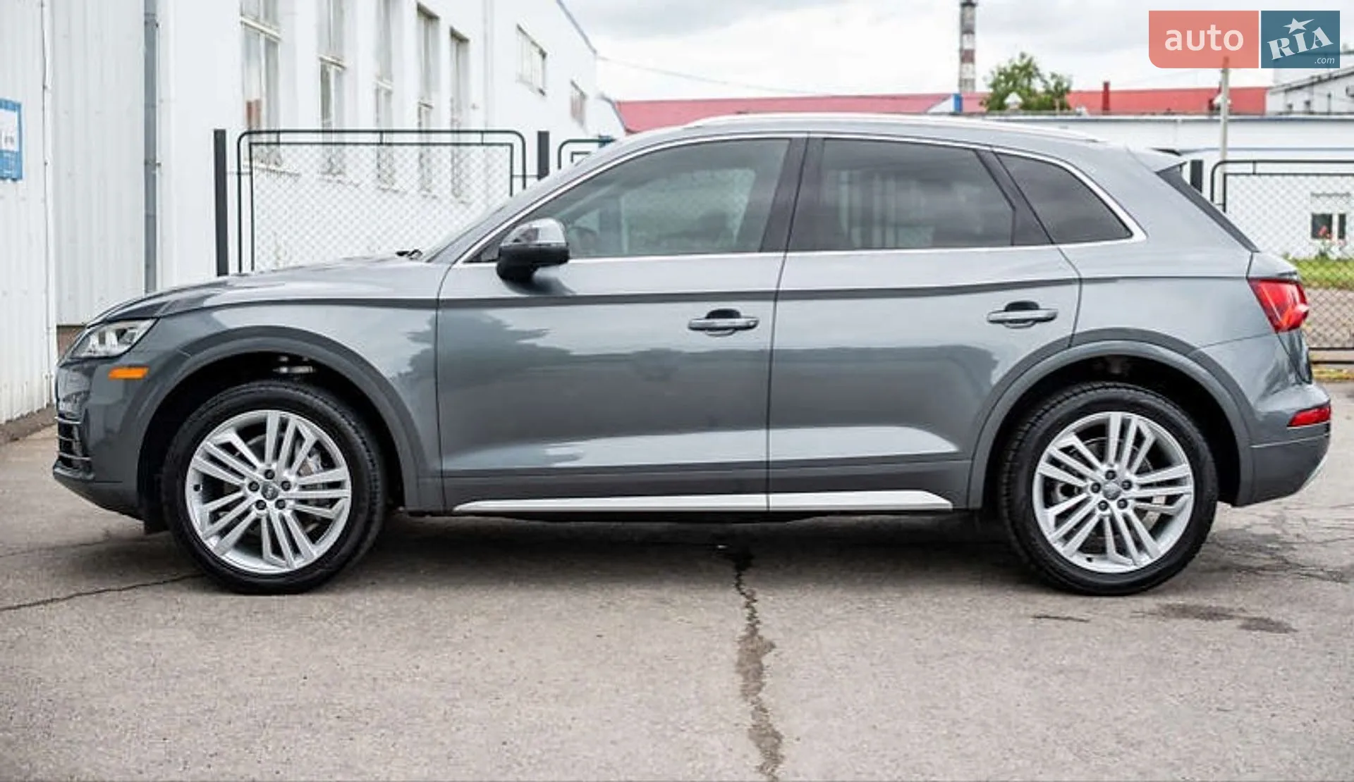 Audi Q5 2019 VIN WA1BNAFY8K2058310 фото оголошення 4 з 5