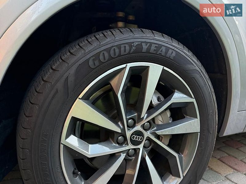 Внедорожник / Кроссовер Audi Q5 2022 в Ровно