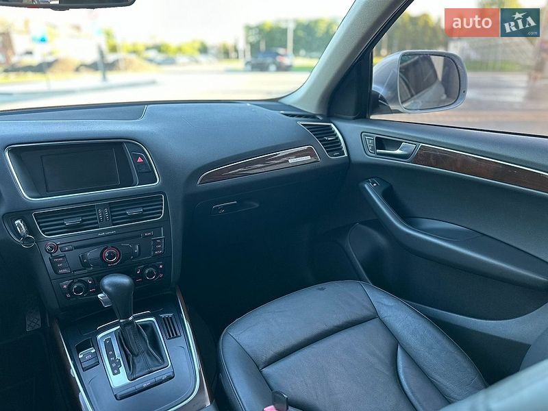 Позашляховик / Кросовер Audi Q5 2010 в Володимирі