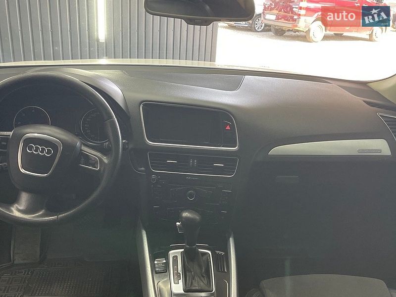 Внедорожник / Кроссовер Audi Q5 2011 в Тячеве