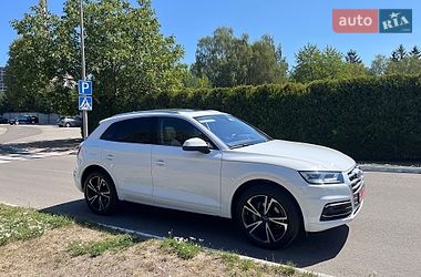 Внедорожник / Кроссовер Audi Q5 2018 в Луцке