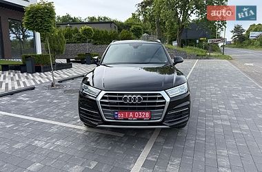 Внедорожник / Кроссовер Audi Q5 2017 в Ужгороде