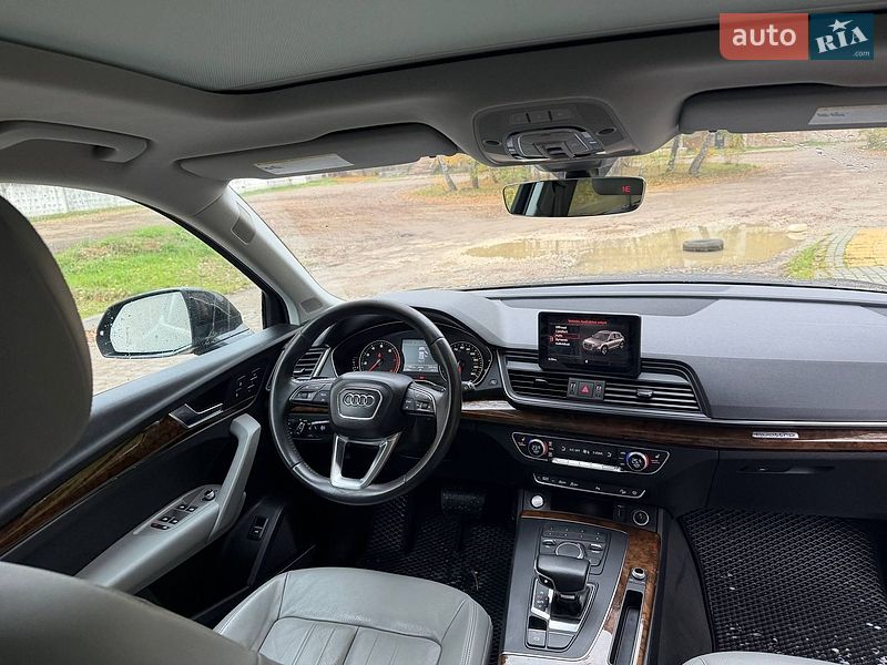 Внедорожник / Кроссовер Audi Q5 2018 в Новояворовске