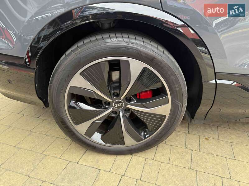 Внедорожник / Кроссовер Audi Q6 e-tron 2024 в Львове