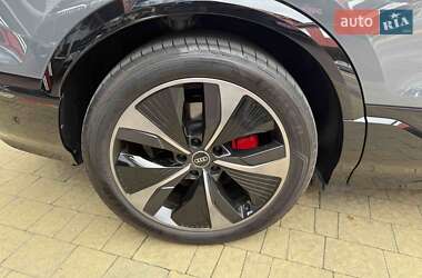 Позашляховик / Кросовер Audi Q6 e-tron 2024 в 