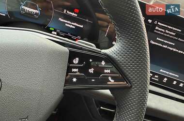 Позашляховик / Кросовер Audi Q6 e-tron 2024 в 