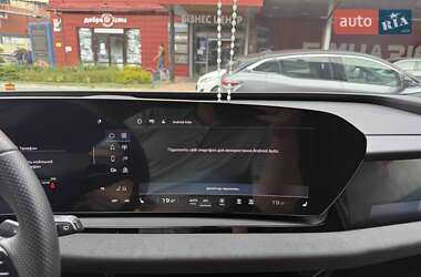 Позашляховик / Кросовер Audi Q6 e-tron 2024 в 
