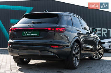 Позашляховик / Кросовер Audi Q6 e-tron 2024 в 