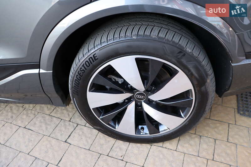 Позашляховик / Кросовер Audi Q6 e-tron 2024 в Львові