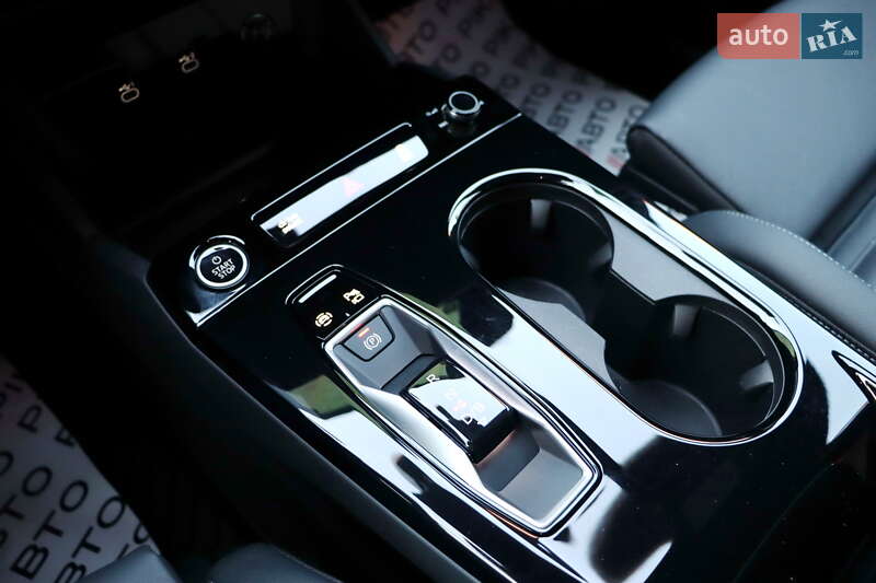 Позашляховик / Кросовер Audi Q6 e-tron 2024 в Львові