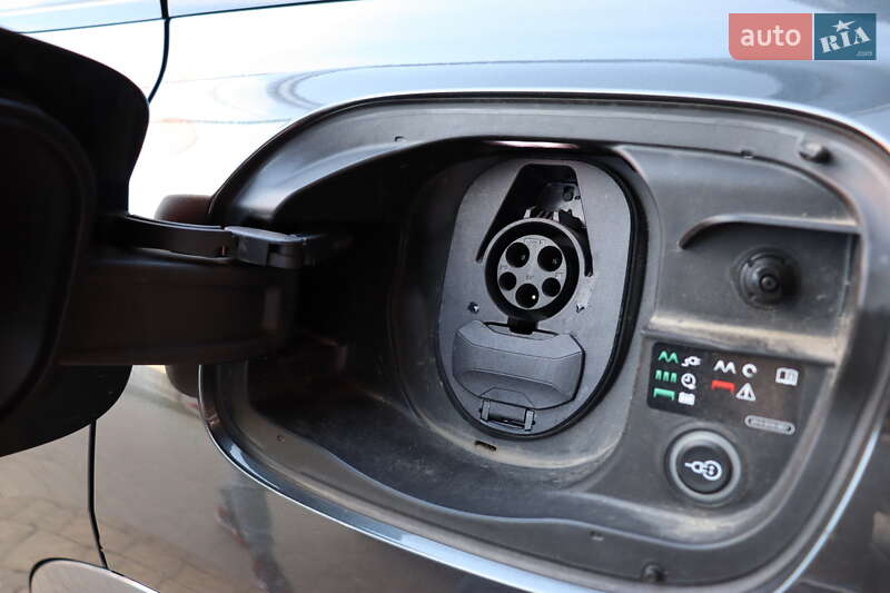 Позашляховик / Кросовер Audi Q6 e-tron 2024 в Львові