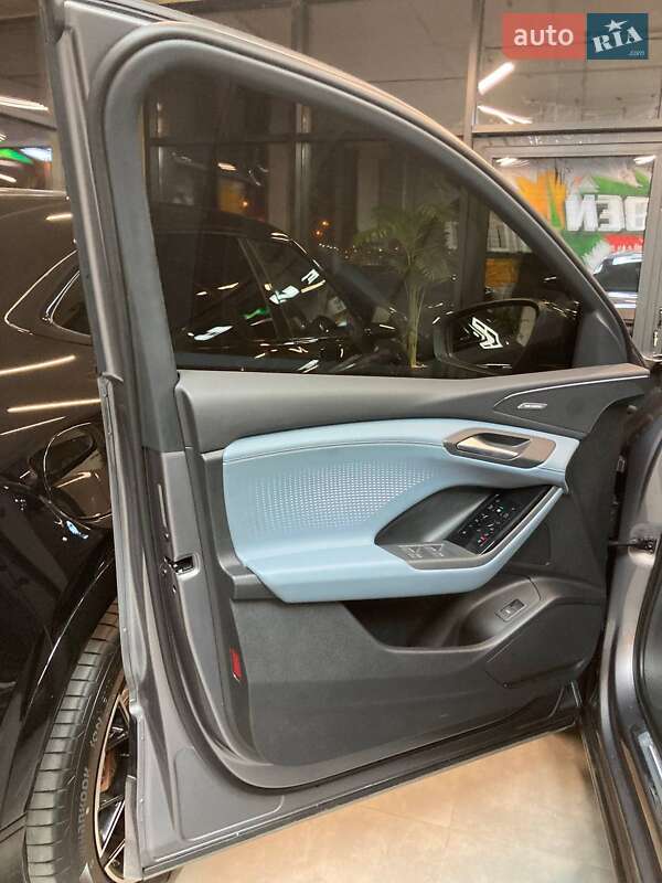 Внедорожник / Кроссовер Audi Q6L e-tron 2025 в Львове