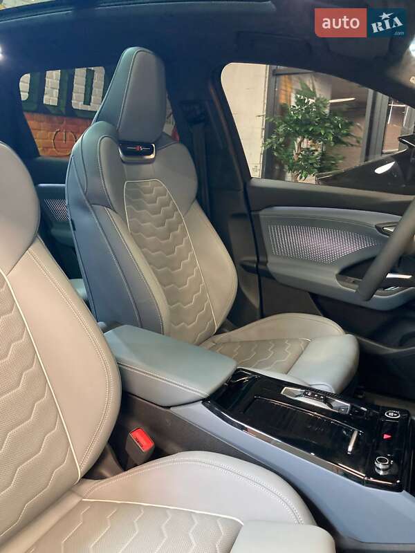 Внедорожник / Кроссовер Audi Q6L e-tron 2025 в Львове
