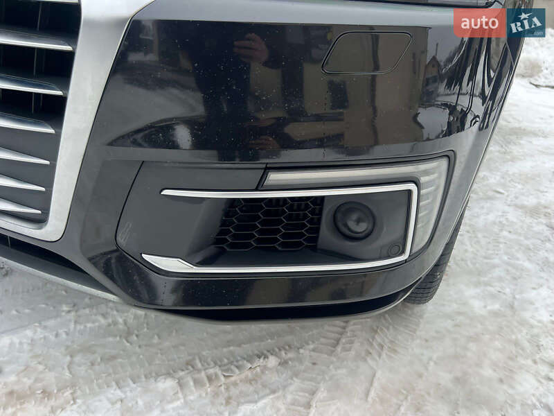 Позашляховик / Кросовер Audi Q7 e-tron 2017 в Івано-Франківську
