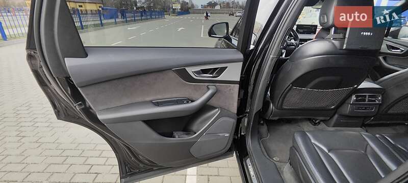 Позашляховик / Кросовер Audi Q7 e-tron 2016 в Шептицькому