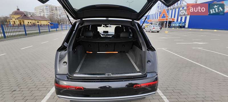Позашляховик / Кросовер Audi Q7 e-tron 2016 в Шептицькому