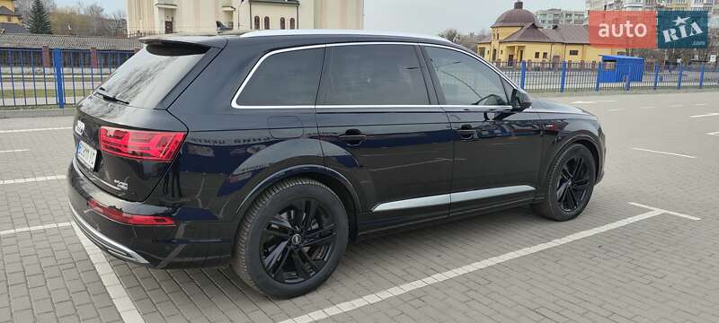 Позашляховик / Кросовер Audi Q7 e-tron 2016 в Шептицькому