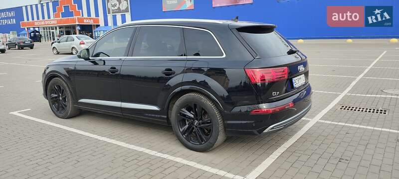 Позашляховик / Кросовер Audi Q7 e-tron 2016 в Шептицькому