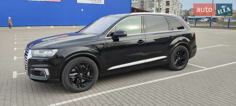 Позашляховик / Кросовер Audi Q7 e-tron 2016 в Шептицькому