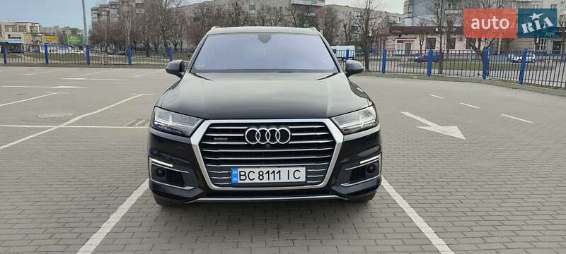 Внедорожник / Кроссовер Audi Q7 e-tron 2016 в 