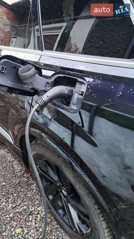 Позашляховик / Кросовер Audi Q7 e-tron 2016 в Шептицькому