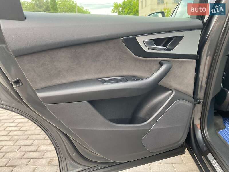 Минивэн Audi Q7 e-tron 2016 в Радехове