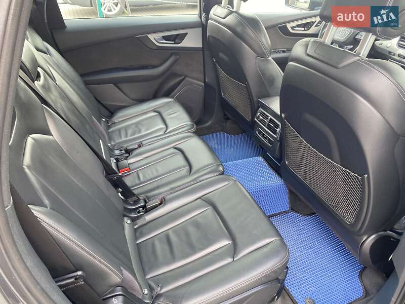 Минивэн Audi Q7 e-tron 2016 в Радехове