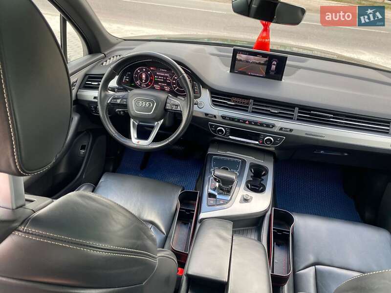 Минивэн Audi Q7 e-tron 2016 в Радехове
