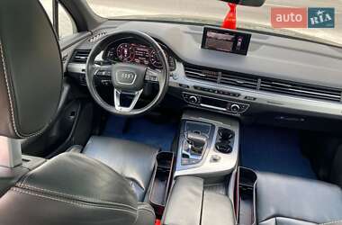 Минивэн Audi Q7 e-tron 2016 в 