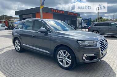 Минивэн Audi Q7 e-tron 2016 в Радехове