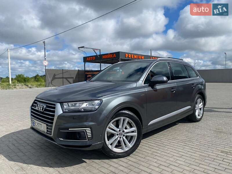 Минивэн Audi Q7 e-tron 2016 в Радехове