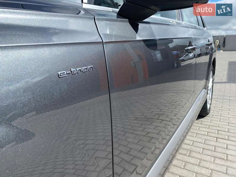 Минивэн Audi Q7 e-tron 2016 в Радехове