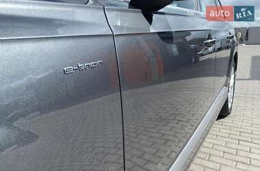 Минивэн Audi Q7 e-tron 2016 в 