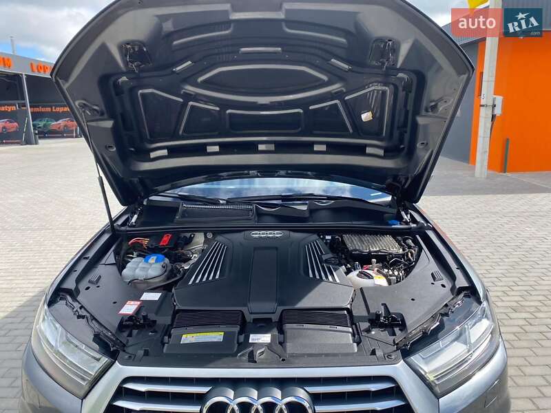 Минивэн Audi Q7 e-tron 2016 в Радехове