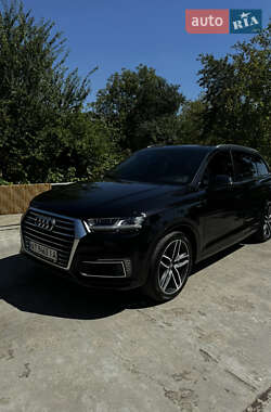 Audi Q7 e-tron 2017 Audi Q7 e-tron 2017