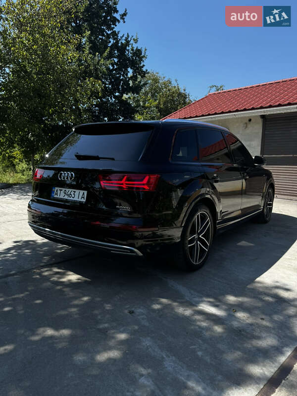 Позашляховик / Кросовер Audi Q7 e-tron 2017 в Івано-Франківську
