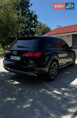 Позашляховик / Кросовер Audi Q7 e-tron 2017 в 