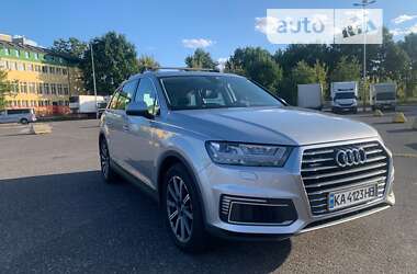 Внедорожник / Кроссовер Audi Q7 e-tron 2016 в 