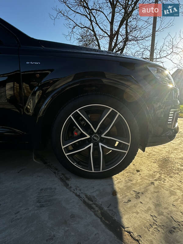 Позашляховик / Кросовер Audi Q7 e-tron 2017 в Івано-Франківську