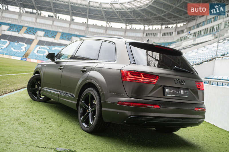 Позашляховик / Кросовер Audi Q7 e-tron 2016 в Одесі
