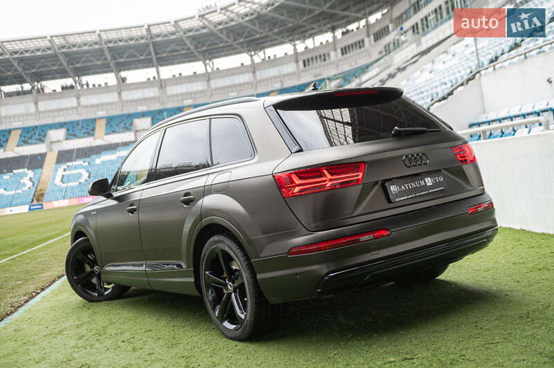 Позашляховик / Кросовер Audi Q7 e-tron 2016 в Одесі