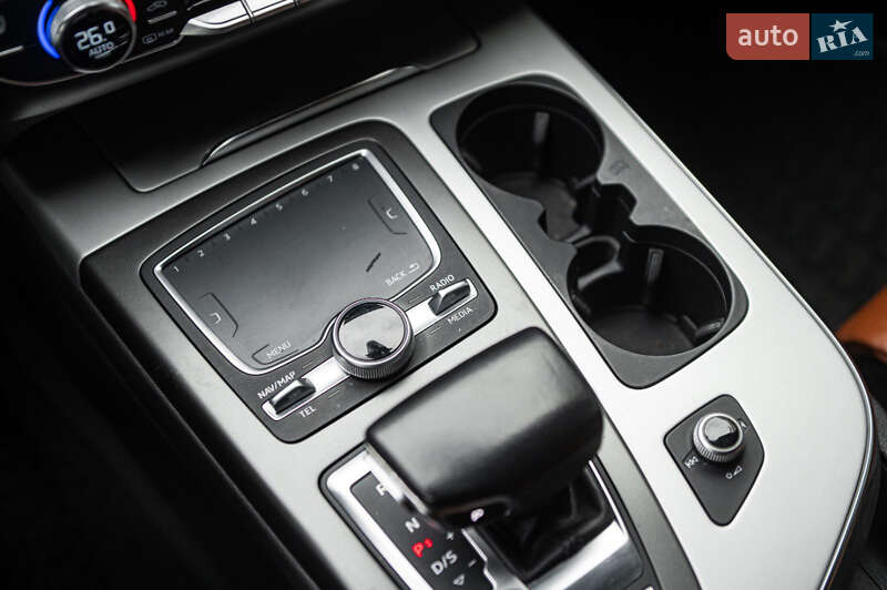 Позашляховик / Кросовер Audi Q7 e-tron 2016 в Одесі