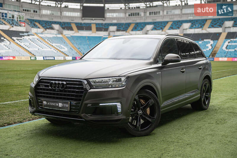 Внедорожник / Кроссовер Audi Q7 e-tron 2016 в 
