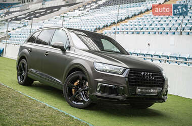 Внедорожник / Кроссовер Audi Q7 e-tron 2016 в 