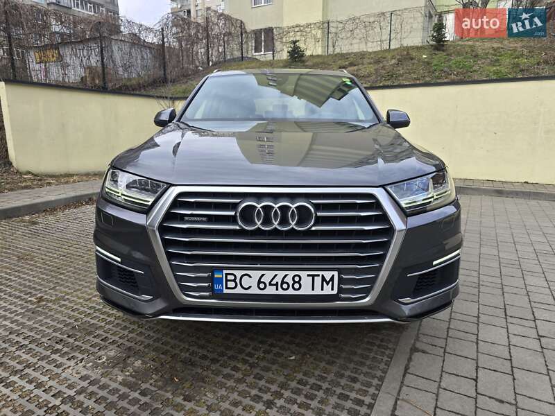 Внедорожник / Кроссовер Audi Q7 e-tron 2018 в 