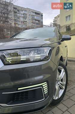 Внедорожник / Кроссовер Audi Q7 e-tron 2018 в 