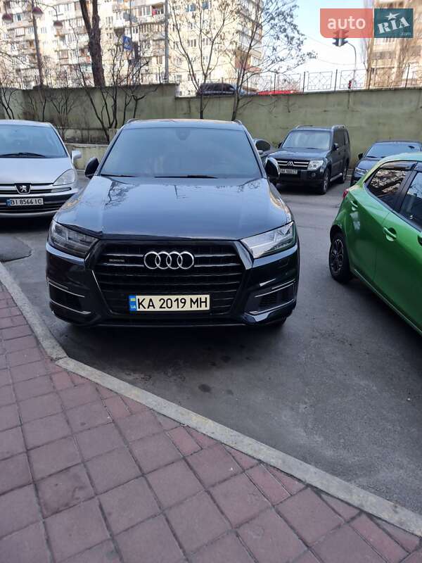 Позашляховик / Кросовер Audi Q7 e-tron 2016 в 