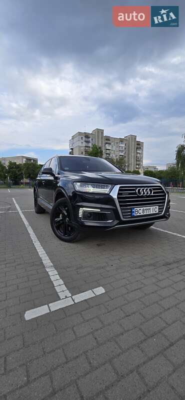 Позашляховик / Кросовер Audi Q7 e-tron 2016 в 